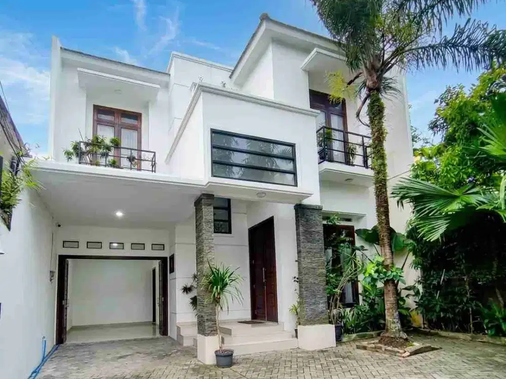 Dijual: Rumah bagus 2,5 Lantai di Jl. Berlian, Cilandak, Jakarta Selatan