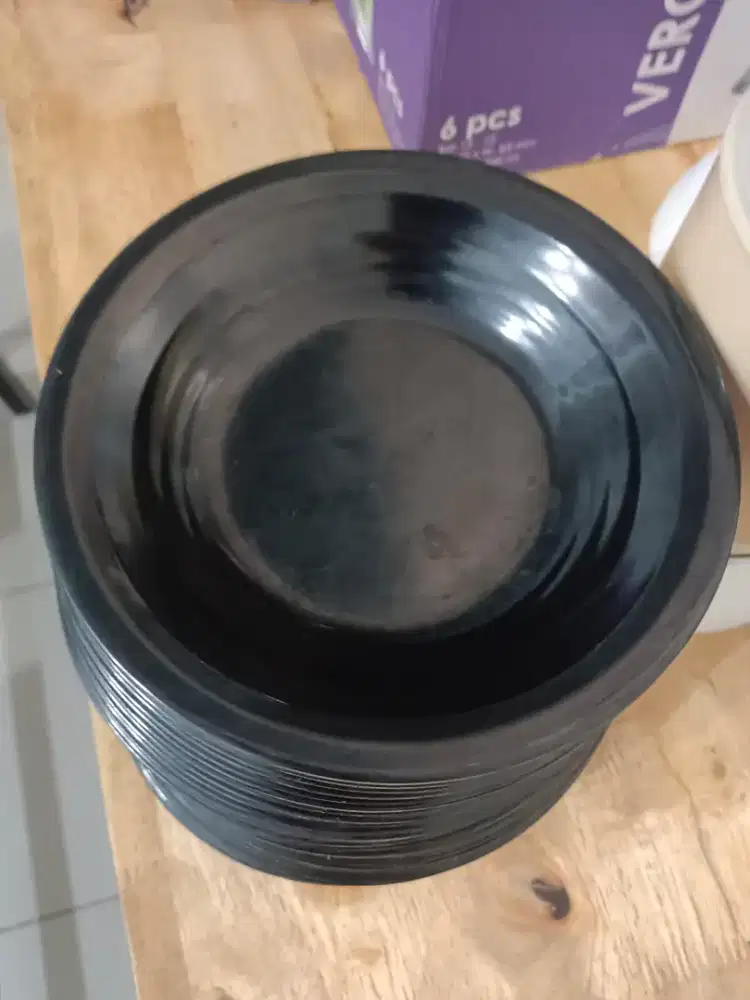 Piring hitam kecil melamine