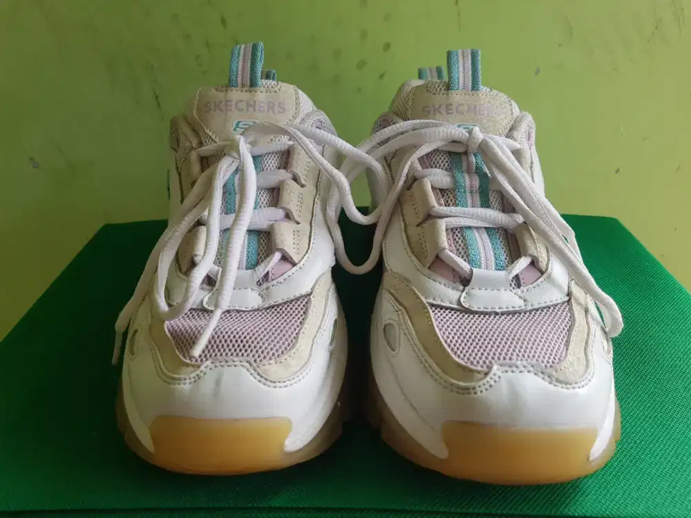 Sepatu SKECHERS Muluss