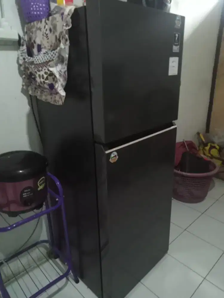 Jual cepat kulkas 2 pintu merk sharp