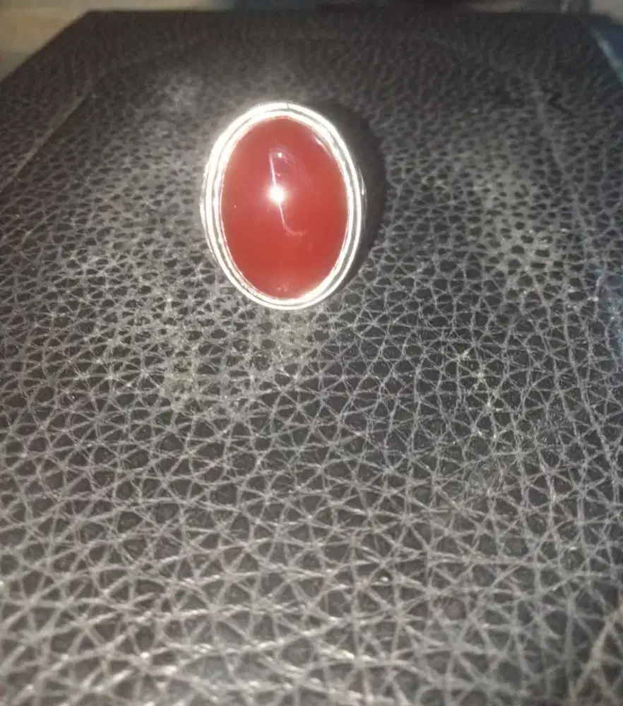 Batu merah darah tarikan