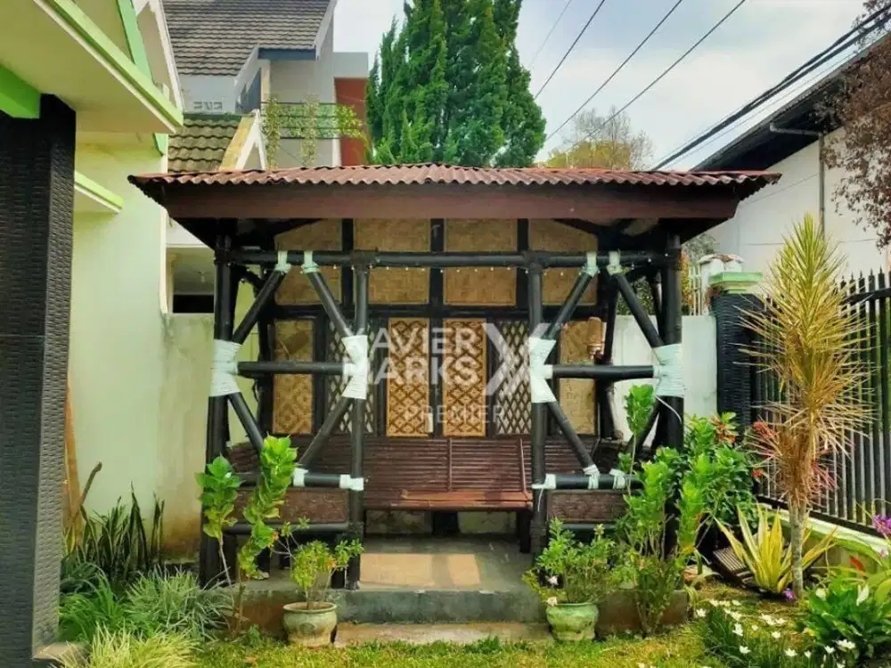 Dijual rumah villa full furnish di jalan Abdul Gani, Batu, Malang