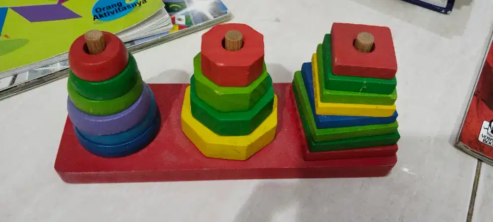 Mainan edukasi geometri susun bentuk