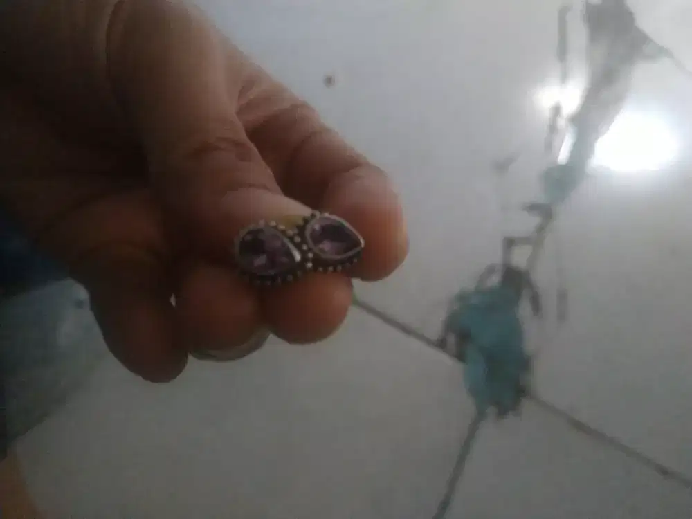 Anting perak batu kecubung