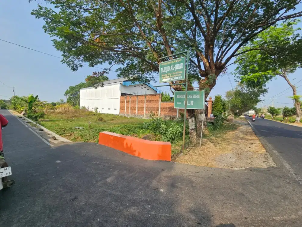 Pekarangan Pinggir Jalan Lingkar Selatan Karanganyar