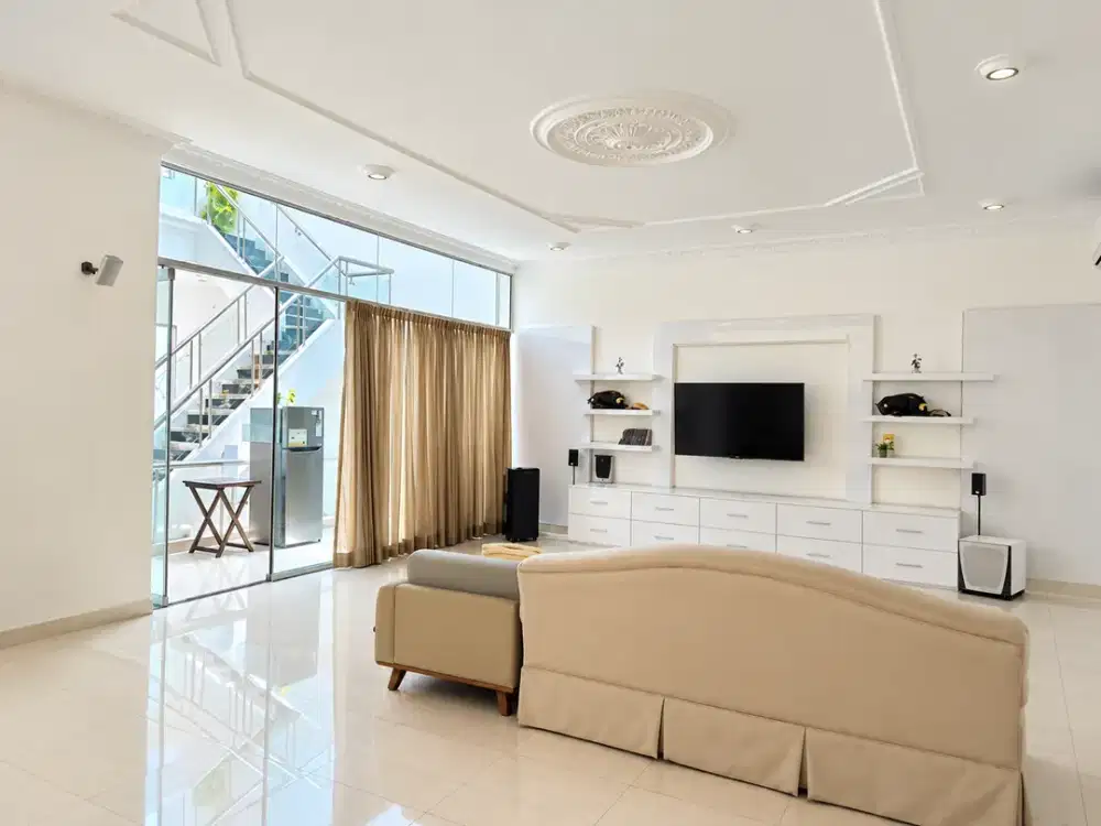 Rumah Pantai Sanur Ancol 3 Lantai 250m2 4KT Full Furnished HGB Jakarta Utara
