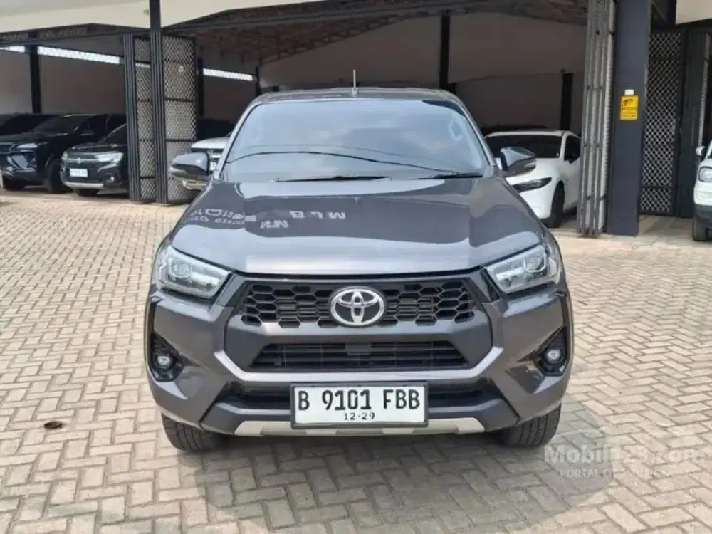 TOYOTA HILUX 2.4 DC 4X4 MT (2024)