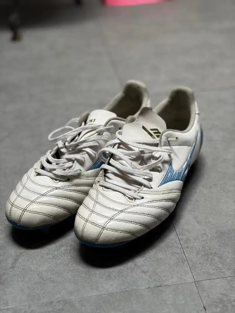 Sepatu Bola Mizuno