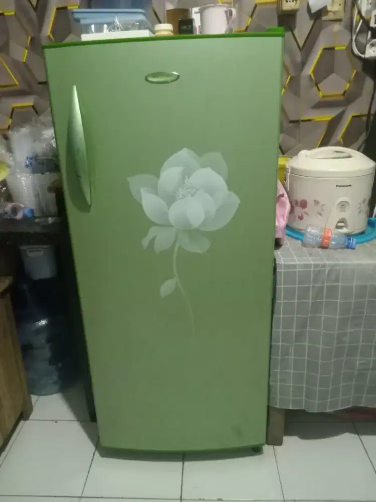 Kulkas bekas 1 pintu Mer Politron kea dingin