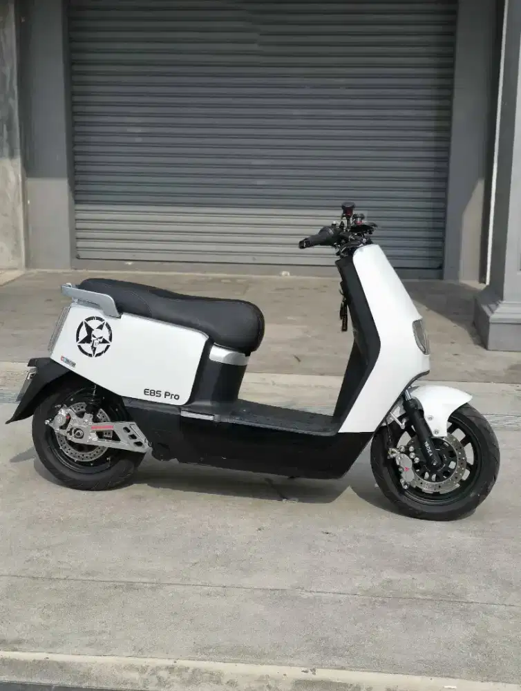 Yadea e8s pro putih modif