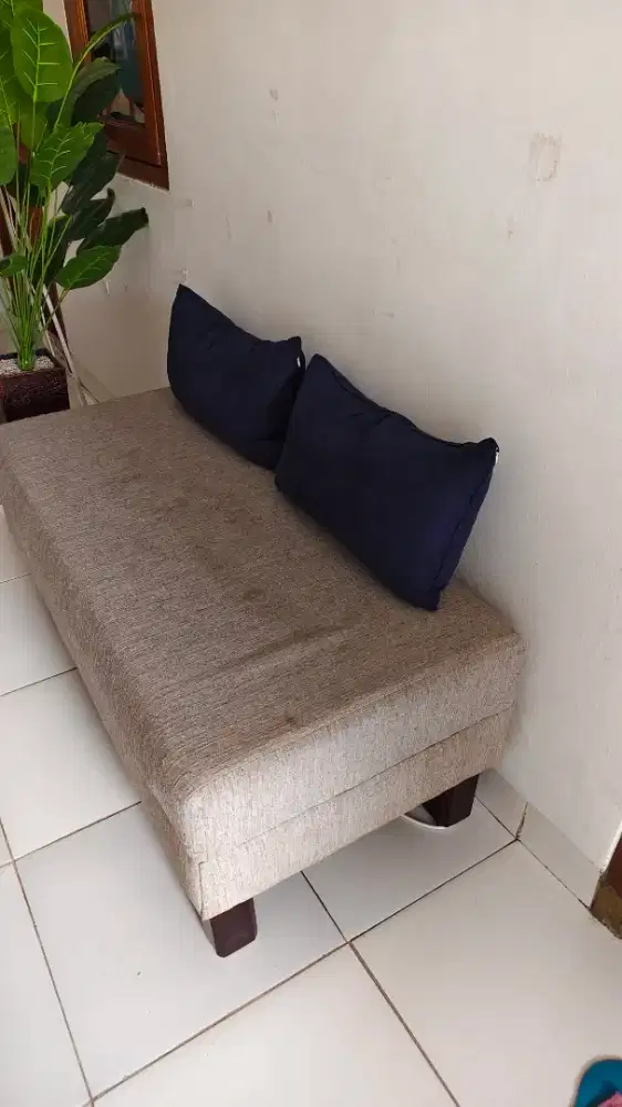 Jual cepat bench sofa + meja kerja+kursi kerja