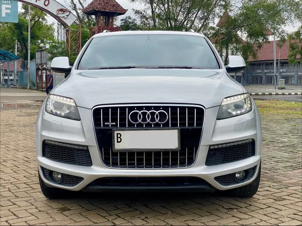 AUDI Q7 3.0 AT SILVER 2012