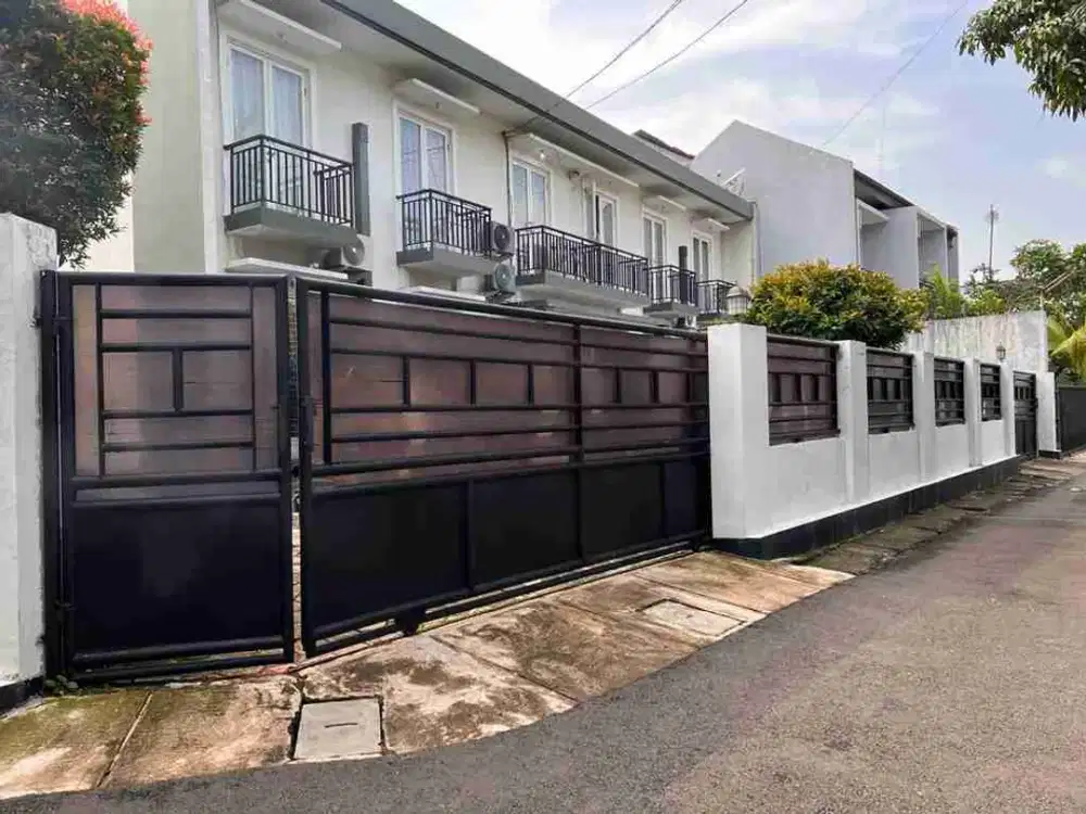 Jual Rumah Besar Nyaman dan Asri di