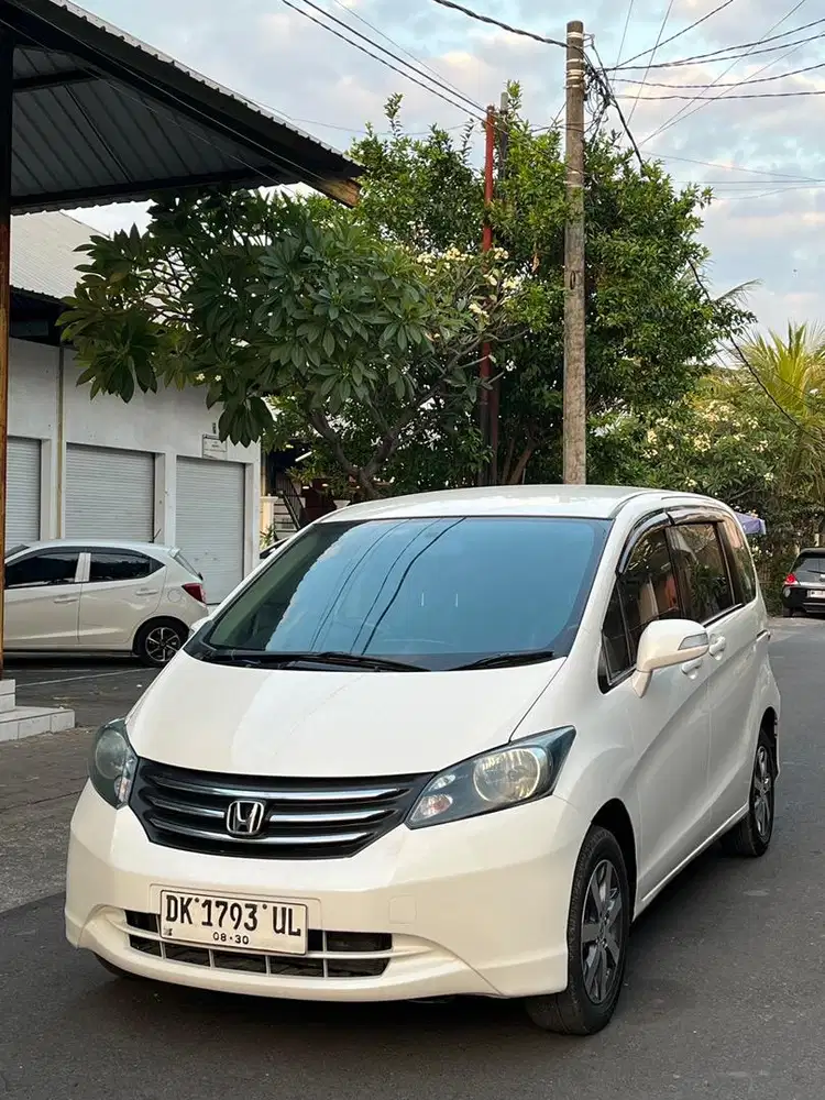 Honda freed E PSD matic 2011 asli bali DP 17 JT