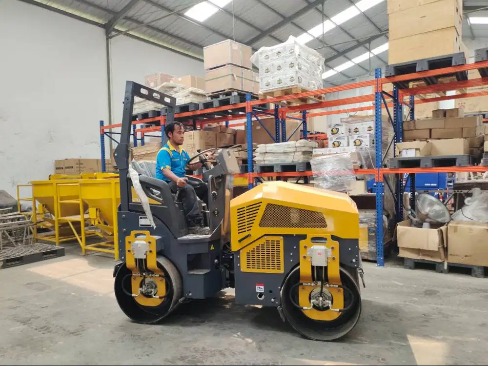 FURD Ride-On Vibratory Roller 2900kg FYL-1200