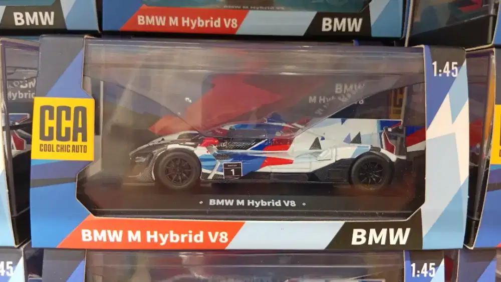 CCA BMW M Hybrid V8 — Diecast Skala 1:45 Berlisensi Resmi