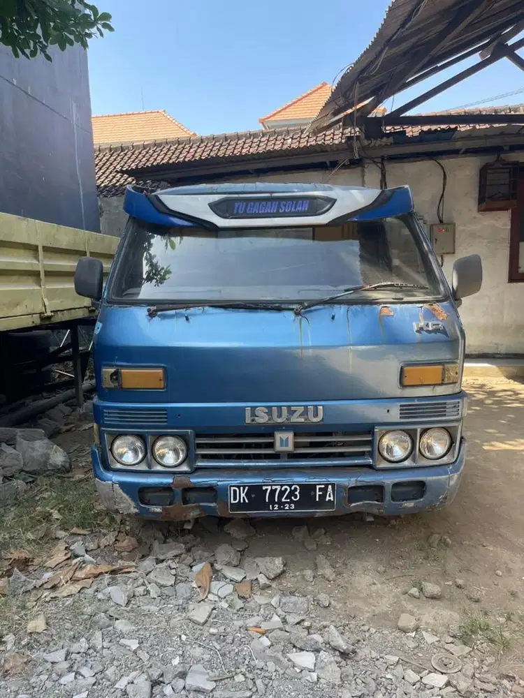 Truk engkel isuzu elf bison tahun 1982