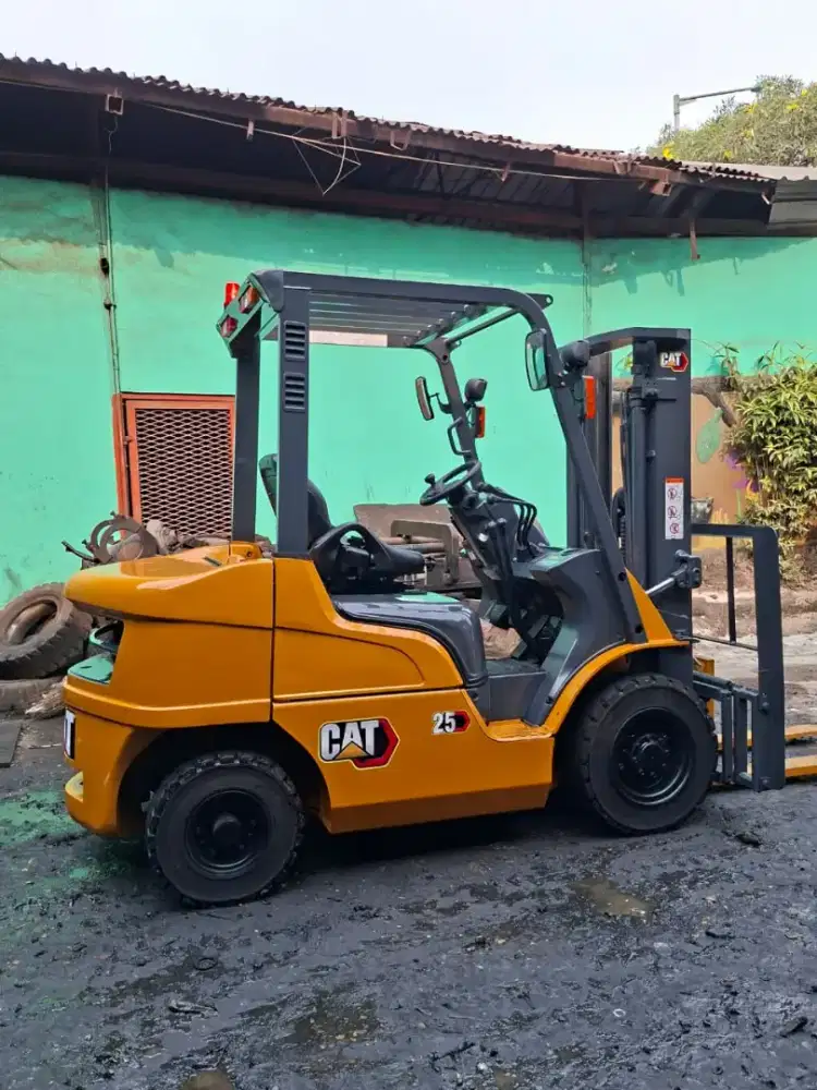 Forklift Caterpillar 2,5 Ton, tahun 2022