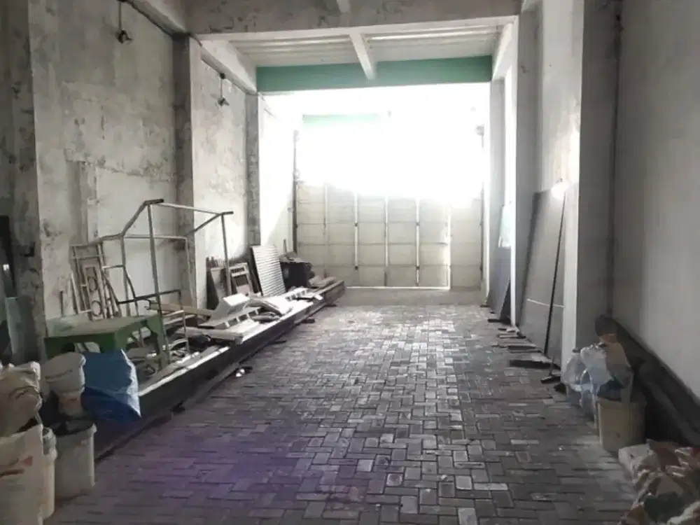 Gudang Bagus di Jl Woltermonginsidi Semarang