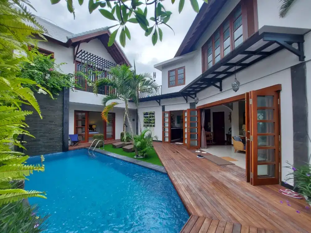 FOR SALE: TROPICAL 2-STOREY VILLA IN SEMINYAK, BALI
