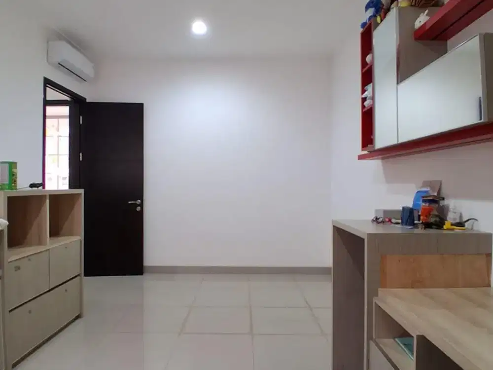 Disewakan Rumah PIK2 Tahap 2, Uk. 10x15, 4+1 KT, 4+1 KM, AC 5 Unit, Rp 210 Juta/Thn