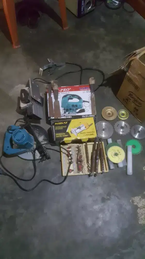 Alat pertukangan kayu
