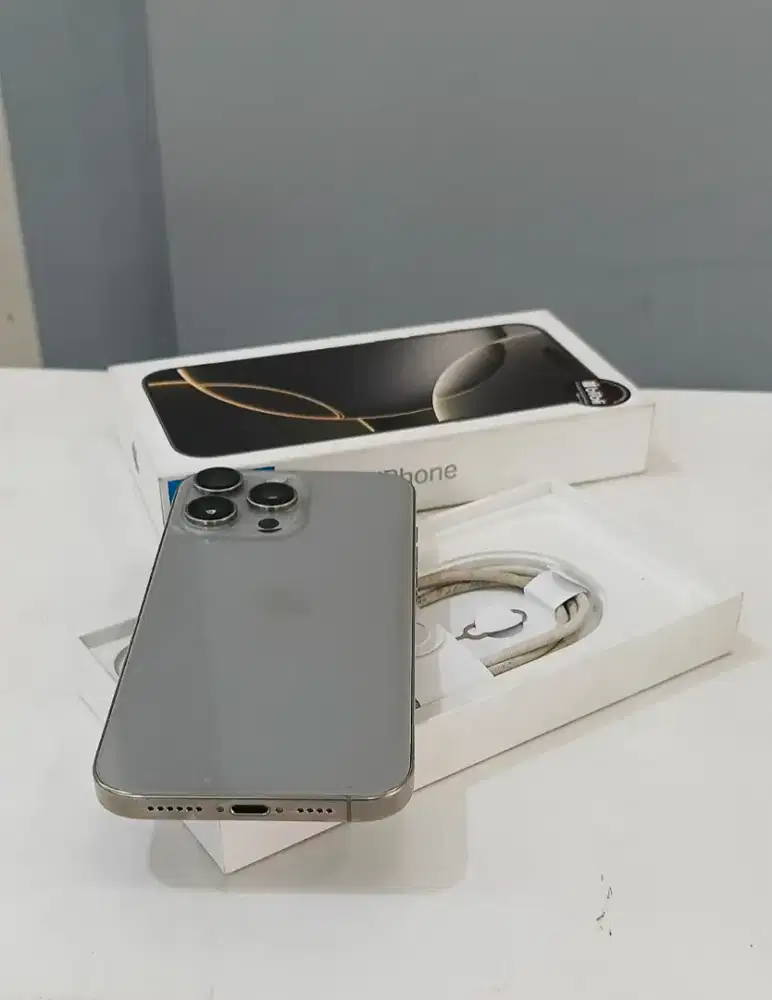 iphone 16 promax 512(SAA)belum pernah bongkar,unit masih original