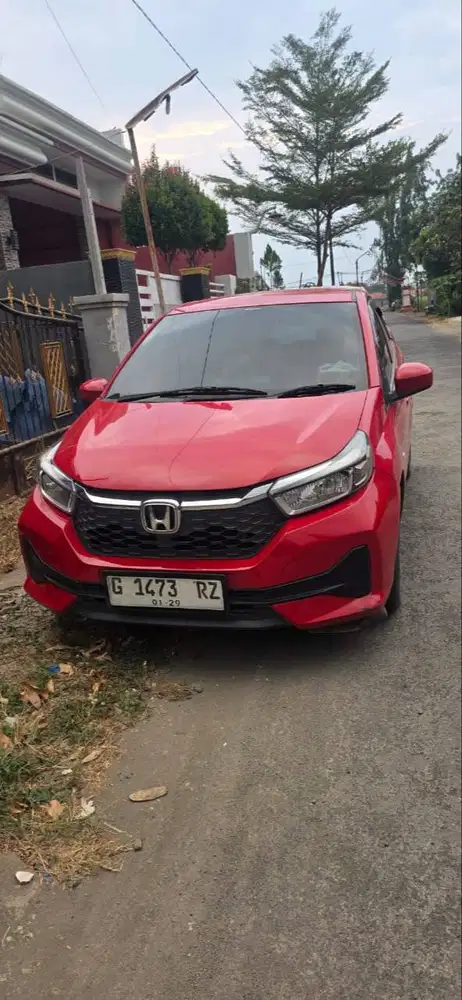 Dijual Mobil Honda Brio satya Tahun 2024 manual warna merah