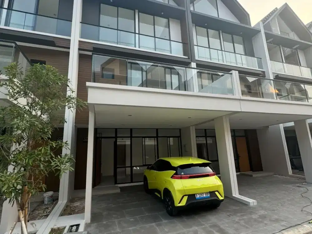 Disewakan Rumah Sapporo Residence PIK2, Uk. 6x10, 3 Lantai, 3+1 KT, Kunci Ready, Rp 100 Juta/Thn