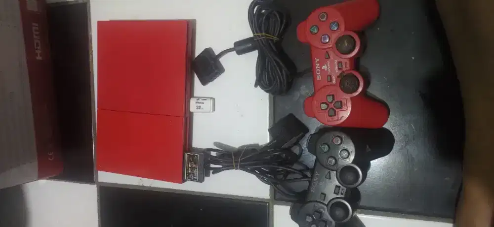 PlayStation 2 slim edisi koleksi Cinnabar red