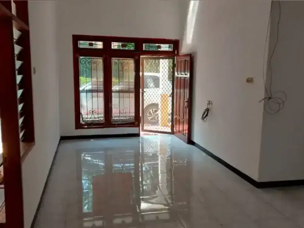 Jual rumah Second masih terawat di area klampis manyar, Surabaya