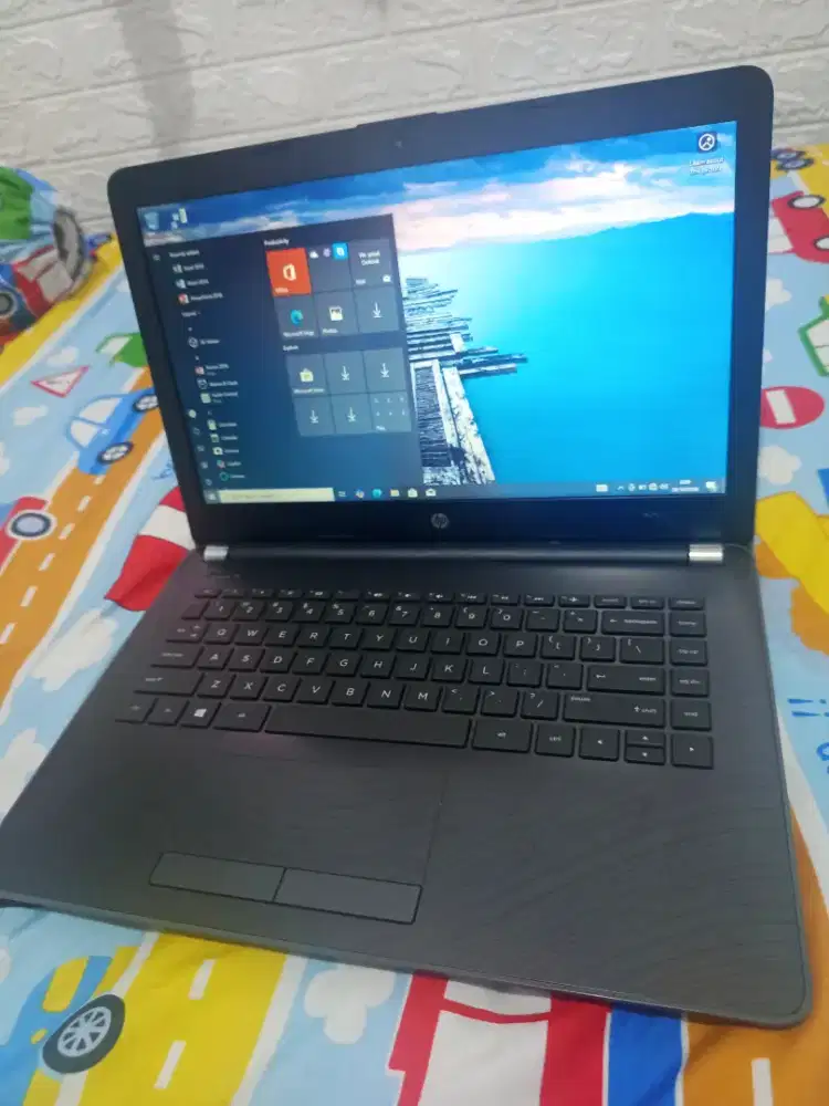 laptop HP 14  . AMD A9. Ram 8gb/1TB  . siap pakai