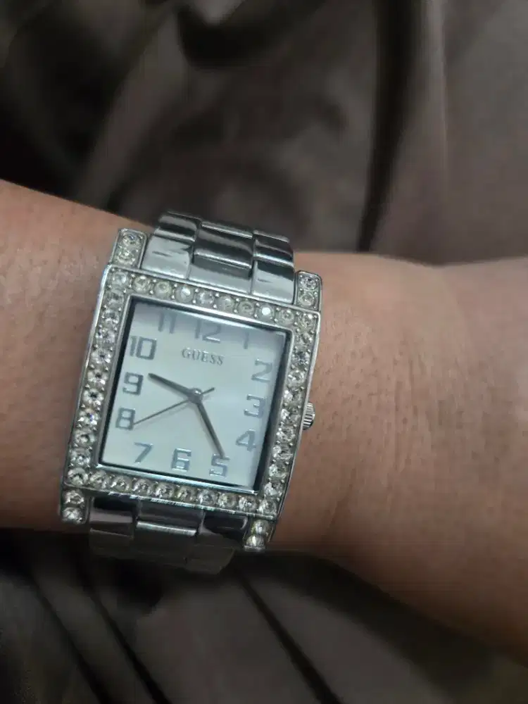 Dijual.Jam Guess ori