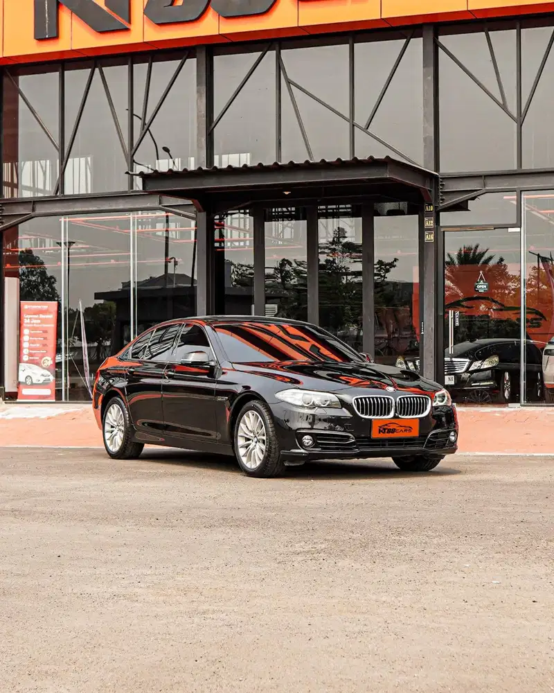 [BERGARANSI] BMW 528i LUXURY F10 TAHUN 2015/2016 HITAM LOW KM