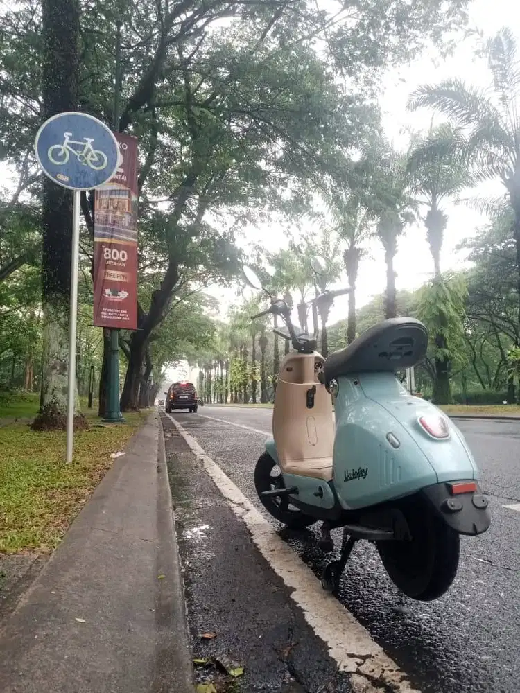 sepeda listrik UWINFLY RF8 biru vespa warna antik