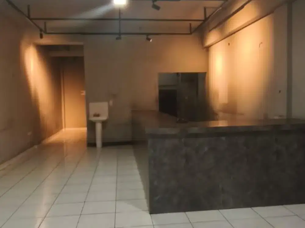 RUKO FAVORIT 2,5 LANTAI LOKASI RAMAI STRATEGIS COCOK UNTUK SEGALA USAHA SIAP PAKAI DI MEKAR WANGI BANDUNG