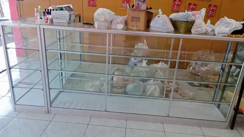 Etalase smuanyaa