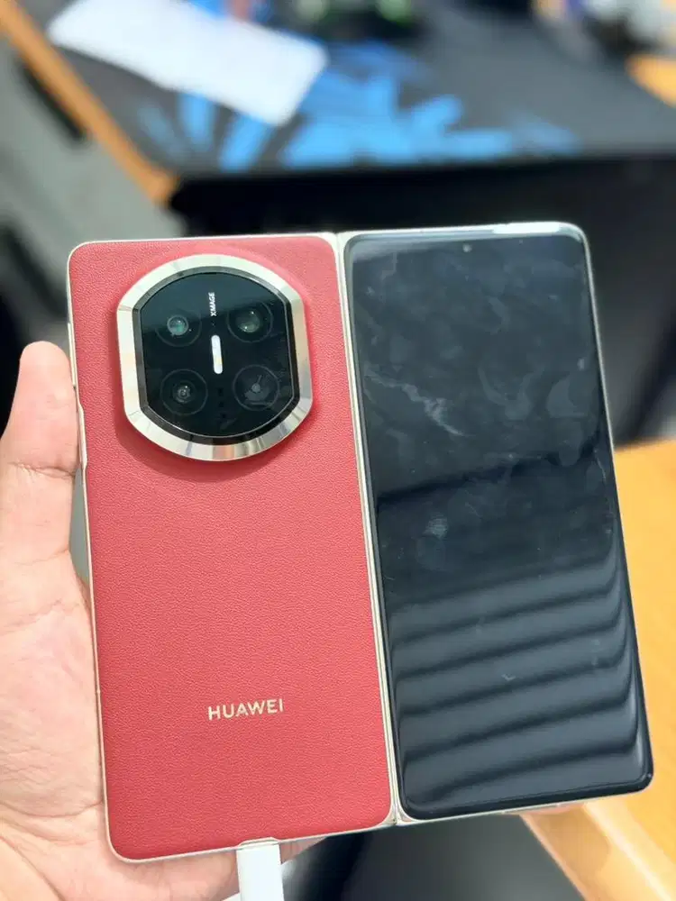 Huawei Mate X7 16/512gb Red Fullset Mulus. Garansi On 4 Mei 2027.