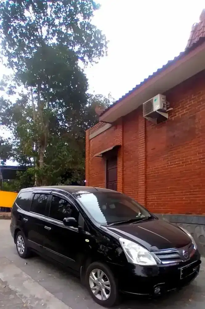 Grand Livina XV matic 2011 mulus murah