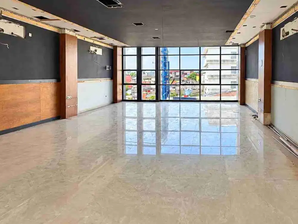 Ruko 3,5 Lantai dengan Rooftop di Jatiwaringin Jakarta Timur