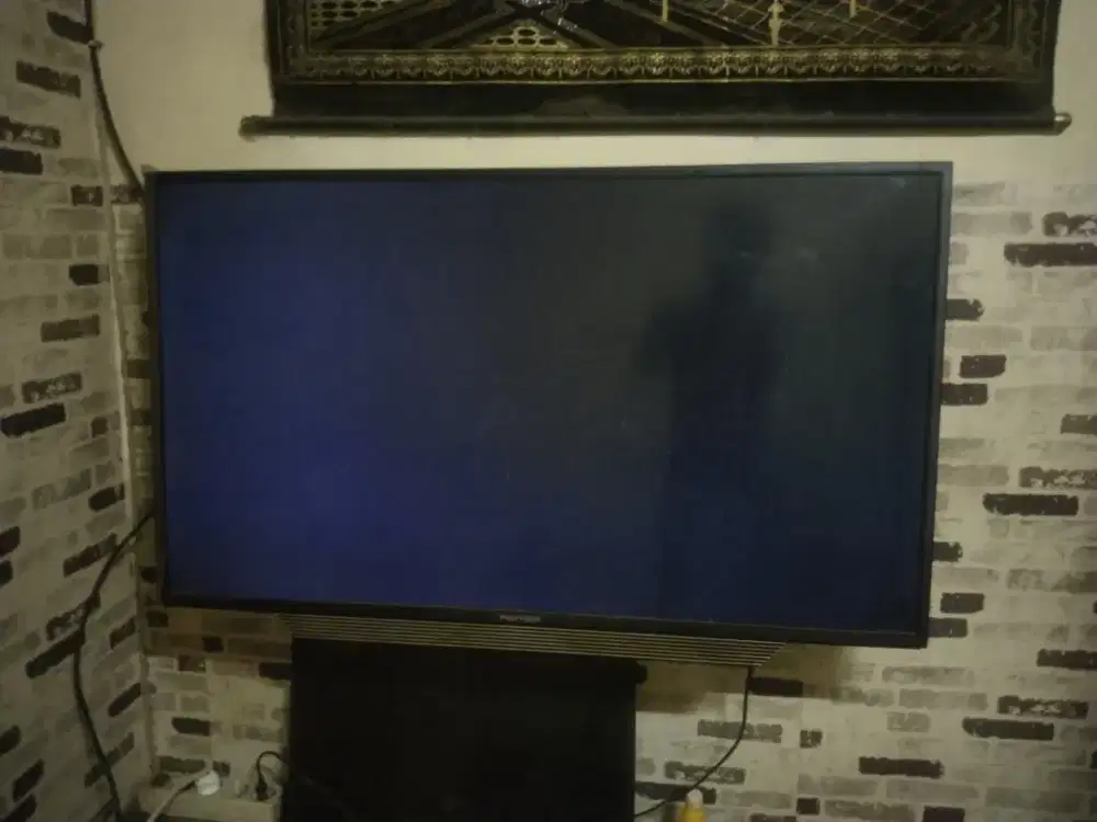 Tv smart 43inc semi rusak