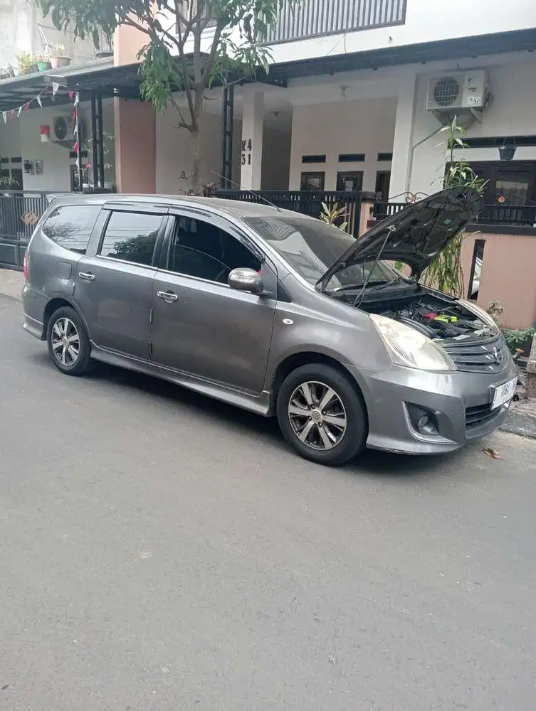 Nissan Livina 2012 Bensin