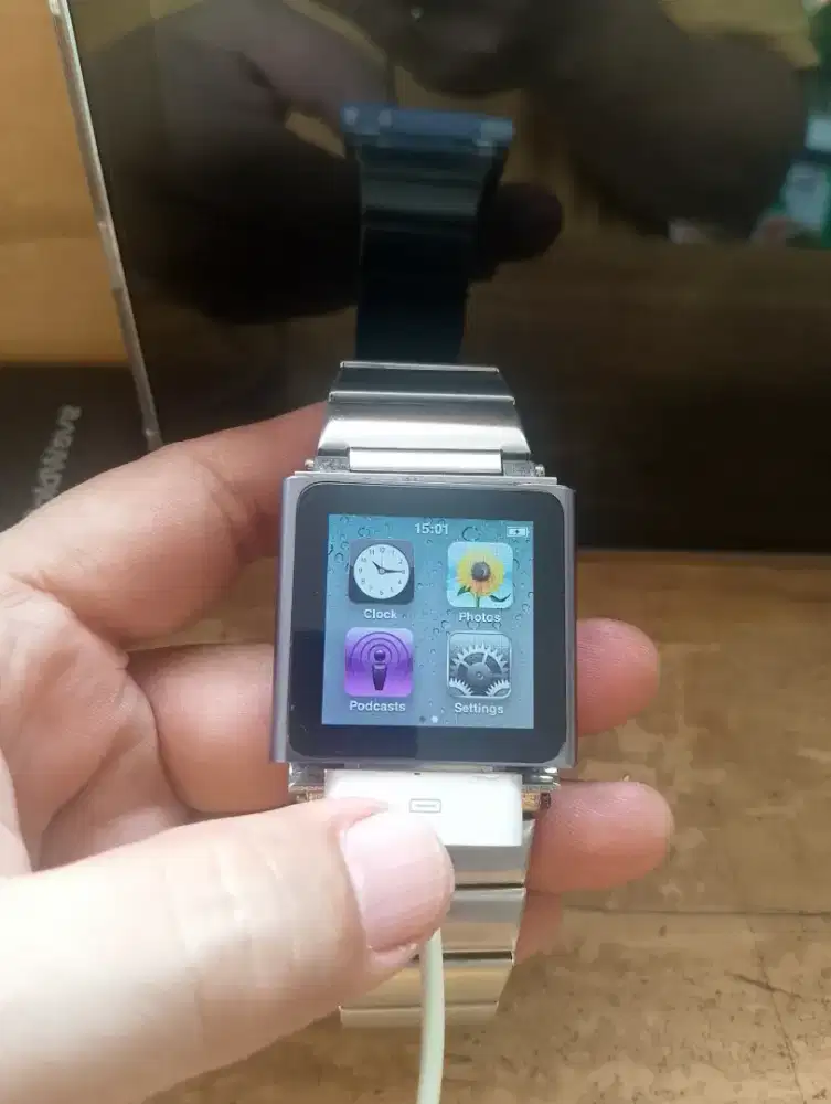 Dijual BU jam Apple seri ipod nano gen 6 kondisi mulus & normal semua