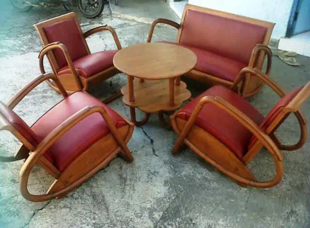 Kursi jati lawasan warna maroon vintage