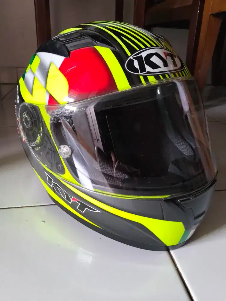 Helm second seperti baru