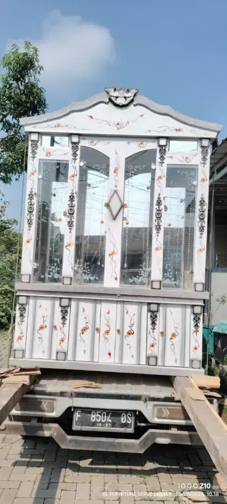 Lemari Pajangan 4 pintu pincess