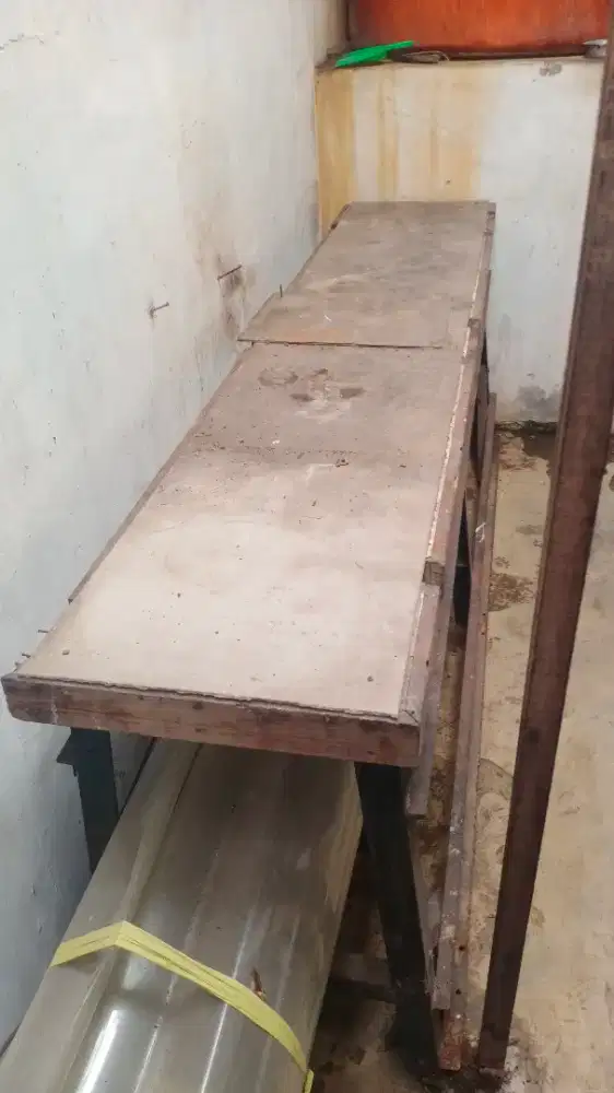 Meja lingking kondisi cukup baik