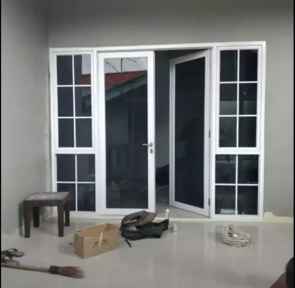 Pintu swing dobble ples kaca mati