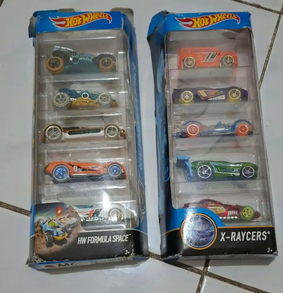Mainan mobil, truk, bis pesawat dll