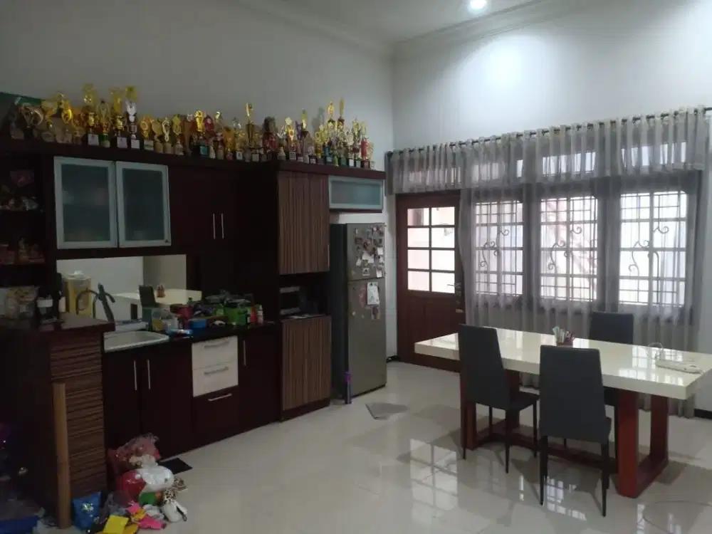 Rumah Manyar Kartika Timur , Hadap Utara , Row Jalan 3 Mobil